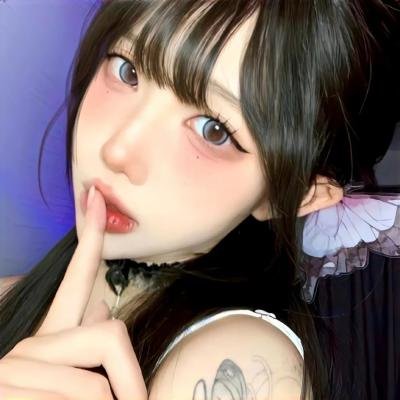 伊莱克特勒滑翔在蓝天